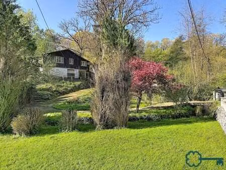 maison (chalet) à réhabiliter dans cadre magnifique à dinant