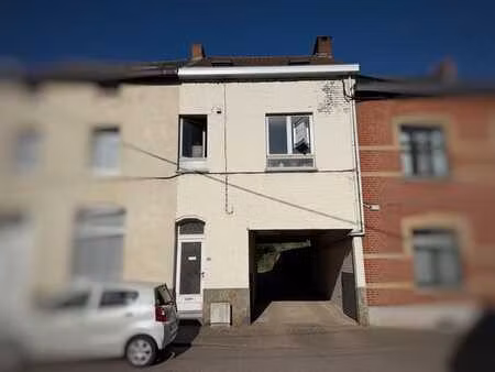 bel étage à rafraîchir avec garage !