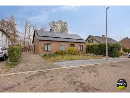 gelijkvloerse woning met 3 slaapkamers  zonnepanelen en t...