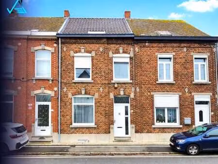 maison 2 façades avec jardin et possibilité de 5 chambres