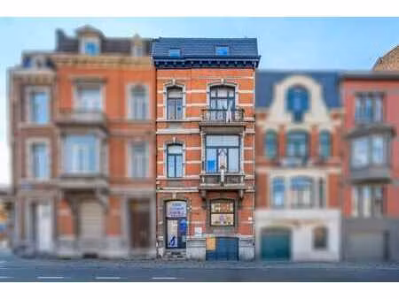 immeuble : bureaux + 3 logements  idéal investisseur