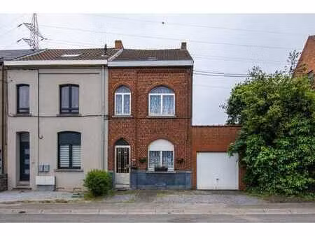 maison d'habitation avec terrain.