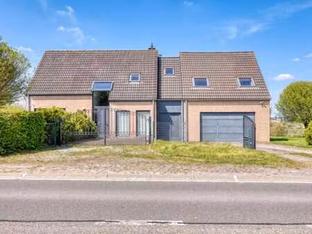 maison 4 façades avec grand jardin et terrasse