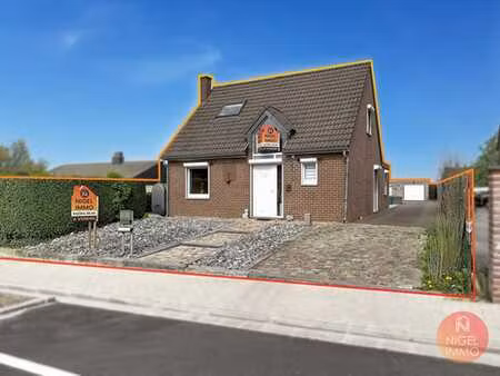 4 façades  3 ch  terrasse  jardin  garage  peb : d