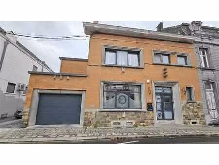 maison bourgeoise avec garage et jardin