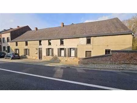 grande maison à rénover  superbes possibilités