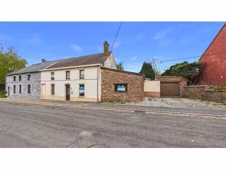 spacieuse maison avec beau potentiel !