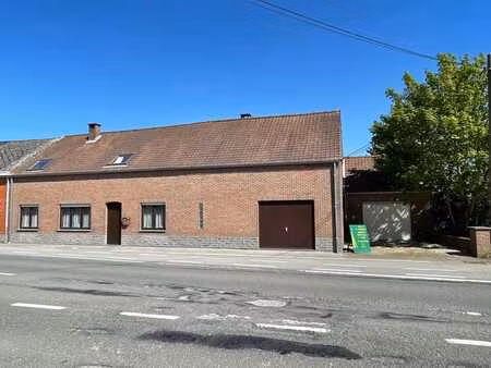 grande maison avec jardin à rénover avec 4 ch et 2 garages