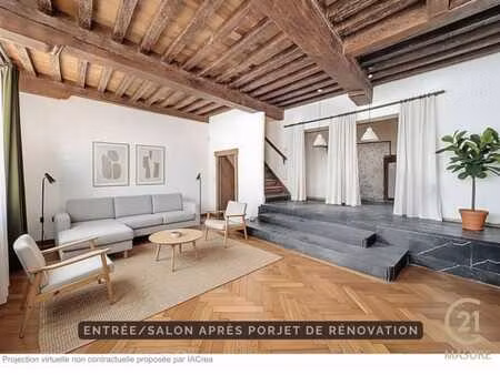 maison avec jardin à rénover située en plein centre ville