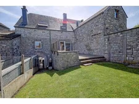 charmante maison avec grand garage/atelier et jardin