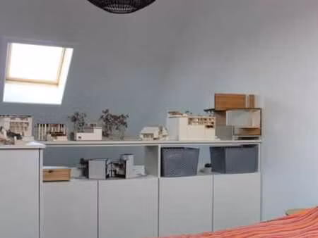 maison avec jardin + garage & 2 places de parking