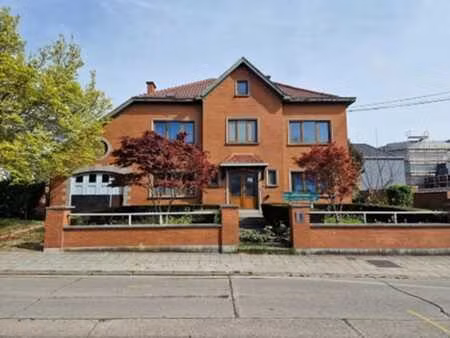 superbe villa 4 façades  5 chambres  à renover