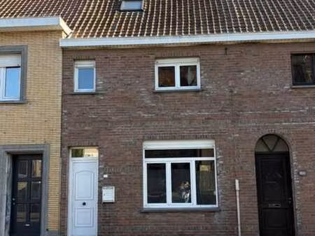 maison mitoyenne avec cour.