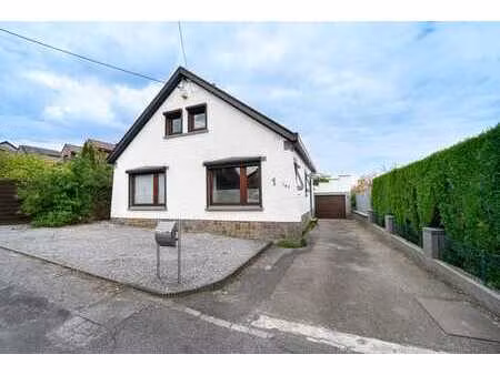 belle villa habitable de plain pied avec jardin et garage