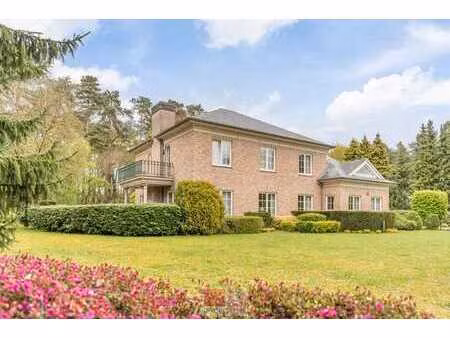 exclusieve villa met natuurleien dak  gelegen op een unie...