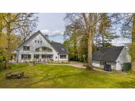 imposante villa de prestige dans un quartier recherché au ca