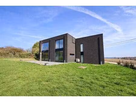 villa contemporaine datant de 2022 - terrain 9 ares