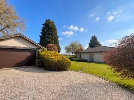 villa de ±110m² sur 10a28ca  2ch  jardin et garage