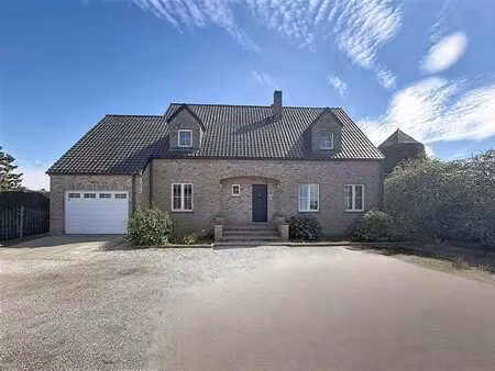 villa 4 façades située à tongrinne