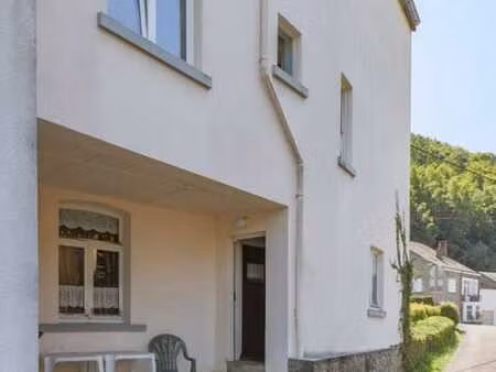 spacieuse maison (3ch.) avec double garage et jardinet !