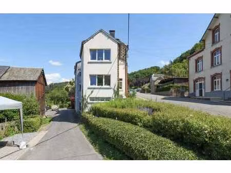 spacieuse maison (3ch.) avec jardinet.