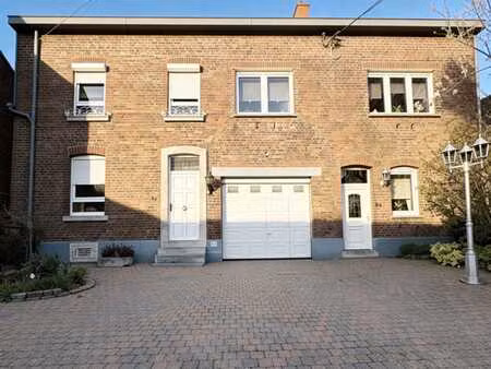 grande propriété composée de deux maisons reliées – idéale p