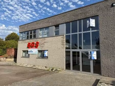 vaste ensemble immobilier dans un zoning industriel