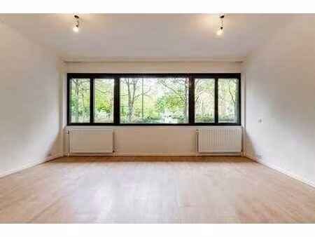 face au cinquantenaire  appartement (3ch/2sdb) avec terrasse