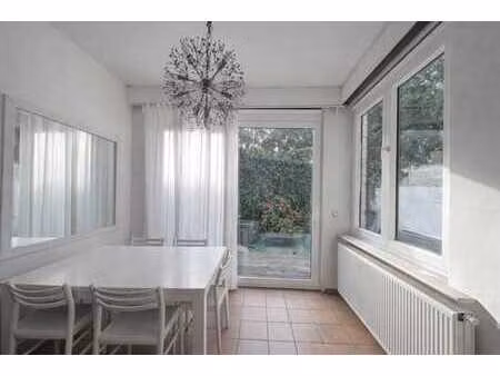 uccle centre - appartement deux chambres avec jardin