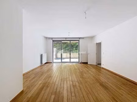 a vendre : charmant appartement 2 ch. avec grande terrasse