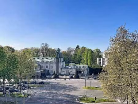 bel appartement avec terrasses et parking