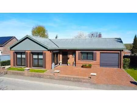 glons: bungalow 2 chambres avec bureau  garage  jardin et te