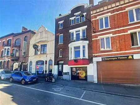 commerce avec possibilité de transformer en appartement (sou