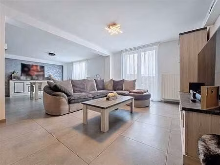 superbe appartement avec deux parkings. peb b!