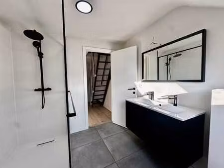 duplex de 105m2 - 2 ch + bur (poss 3ième ch.)  full rénové