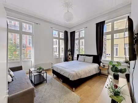 studio avec balcon à 10min de la grand-place