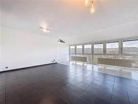 triplex 3 chambres et un bureau