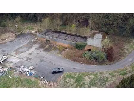 entrepôt de +/- 500 m² sur 96 ares de terrain