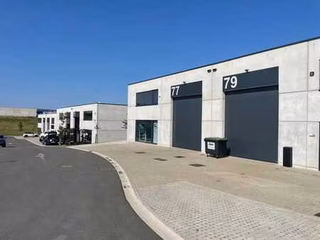 hall de 246 m² à louer - parc pme aero