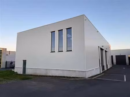entrepôt neuf à louer à enghien