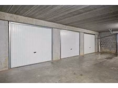 3 garages fermés à louer à leuven (séparément ou ensemble)