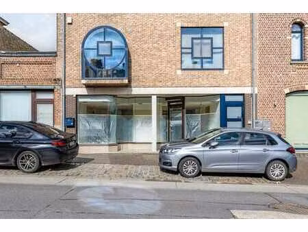 local commercial de 109 m² au rez-de-chaussée avec cave
