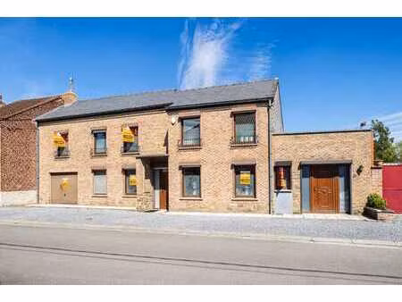 spacieuse maison 5 chambres avec garage et jardin!