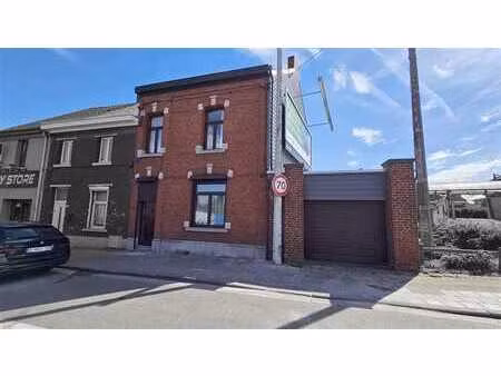 maison avec garage et cour