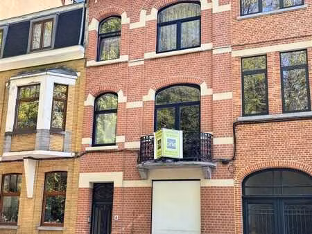 maison de caractère divisée en 2 duplex vue sur le meir