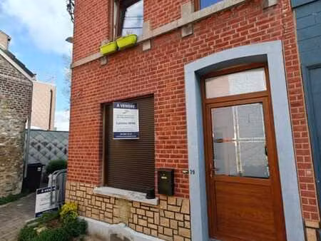 maison d'habitation 2 étages avec cour et garage