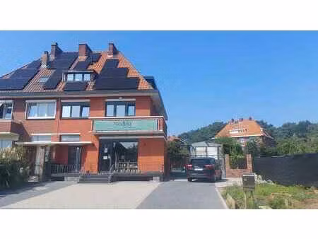 maison en parfait état avec jardin et garage