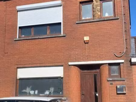 maison 3 façades avec jardin et garage à la louvière.