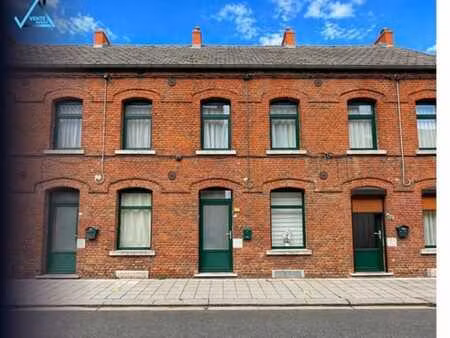 maison 2 façades rénovée avec jardin et grenier aménageable.