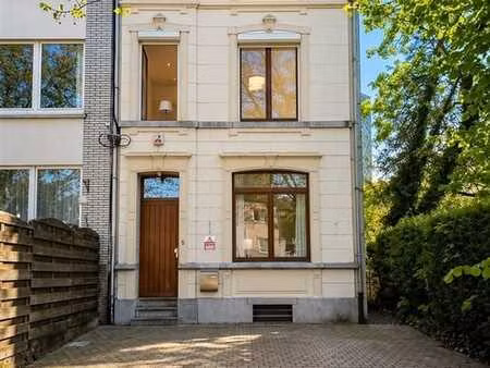 charmante maison 3 chambres avec parking et terrasse